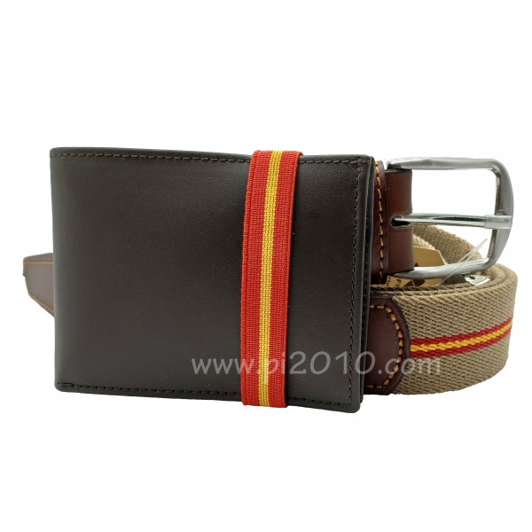 Pack cartera marrón con cierre elástico bandera de España y cinturón biege con bandera de España